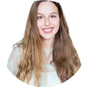 Insegnante di ruolo dal 2024. Ho conseguito due lauree magistrali, una in Filologia classica e una in Filologia moderna.